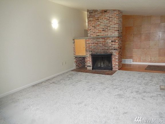 5th image of 623 625 108th Av Ct E