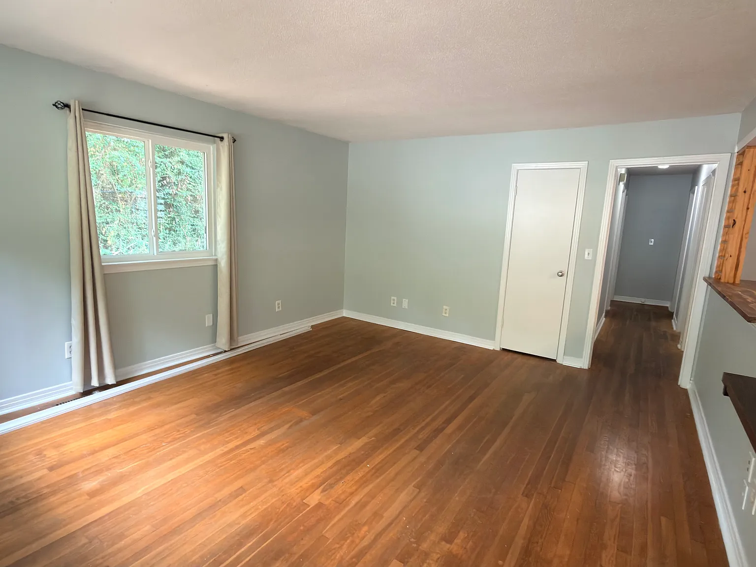 3 bed, 960 sqft, $1,800 — Photo 3