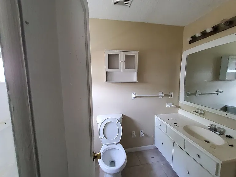 300 Eastview St — Photo 7