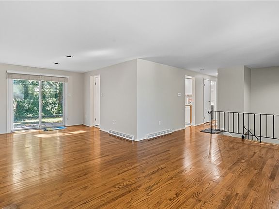 3rd image of 168 Sunridge Dr