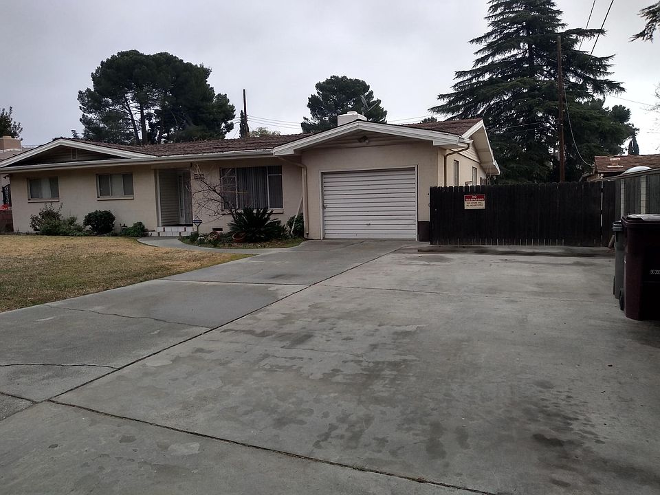 Extra large driveway for off street parking!