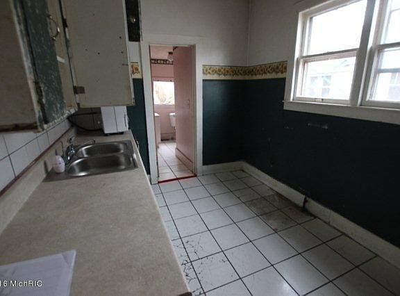 4th image of 806 8th St NW