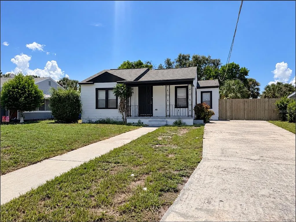 4 bed, 2.0 bath, 1302 sqft, $4,800 — Photo 1