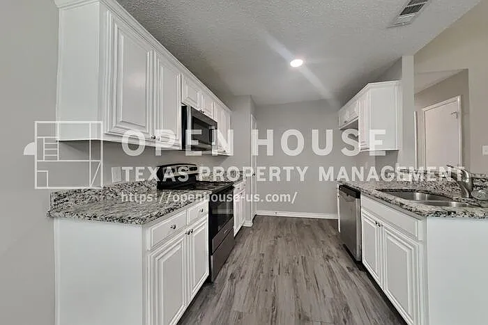 1616 Ocean Dr — Photo 6