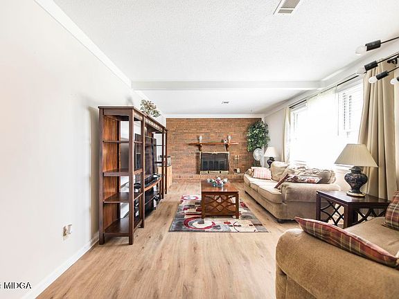 4th image of 203 Countrywood Dr