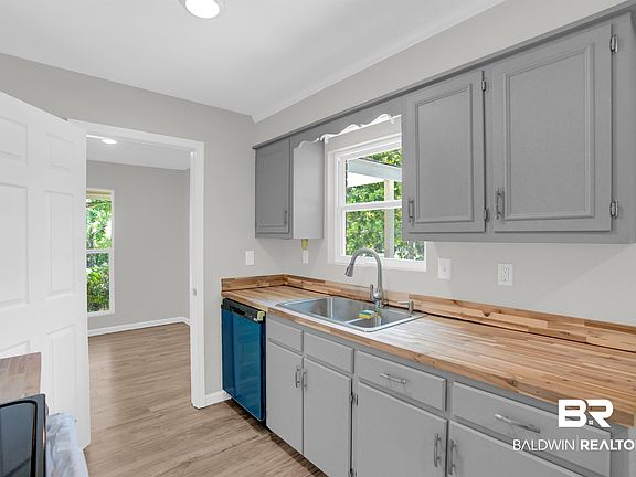 4th image of 505 Pecan Dr