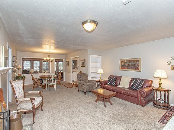 4th image of 1105 Chateau Dr