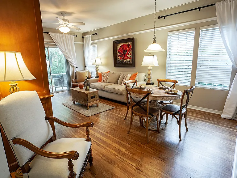 Huntington Lakes Apartments — Photo 17