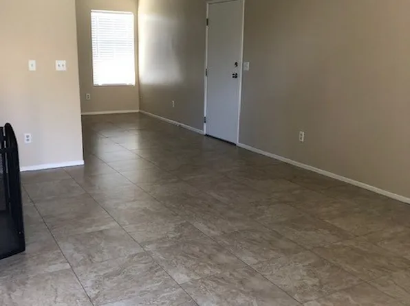 JR3218, 3218 Brookfield Loop #D, Bakersfield, CA 93311