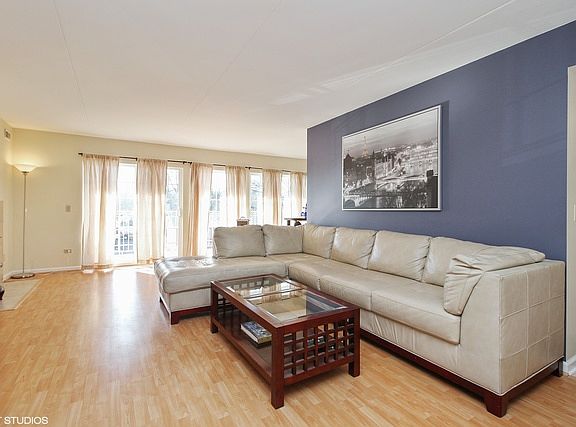 2nd image of 17318 Oak Park Ave APT 2SW