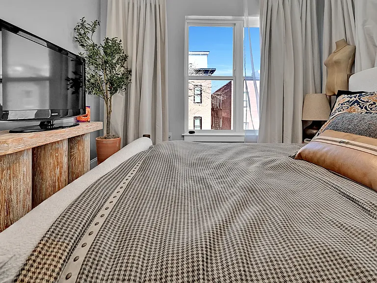 215 Maverick St #302B — Photo 12