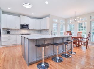 9633 Blakeney Heath Rd, Charlotte, NC 28277