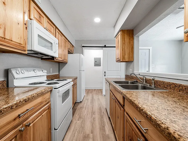 4620 W Orange St — Photo 9