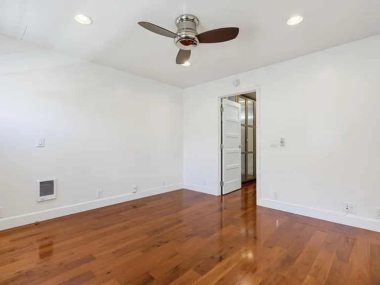 1470 Rosecrans Street — Photo 10