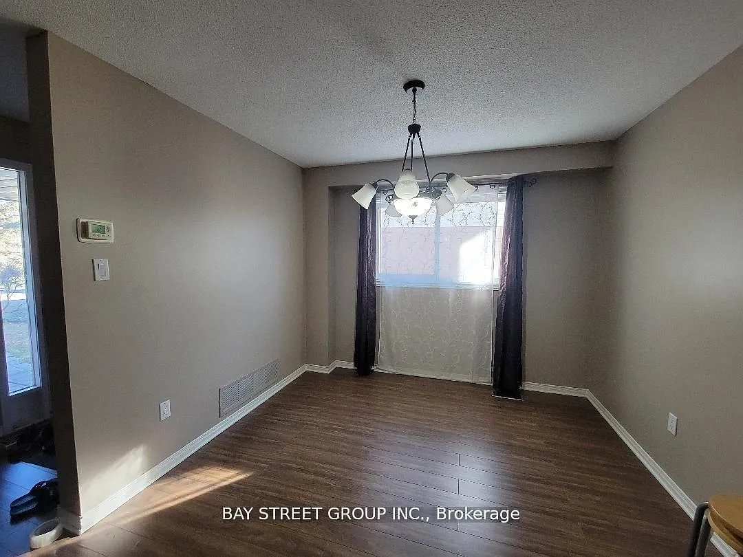 Building Photo - 3503 Cherrington Cres