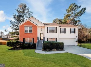 452 Crested View Dr, Loganville, GA 30052
