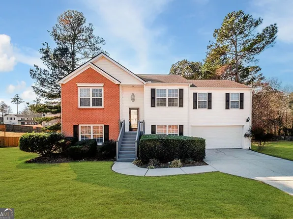 452 Crested View Dr, Loganville, GA 30052