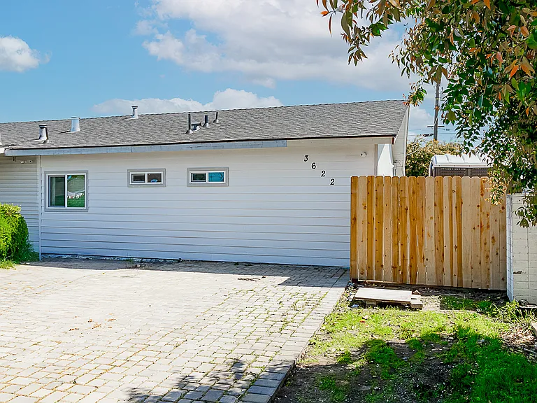 3622 Jeffrey Dr — Photo 2