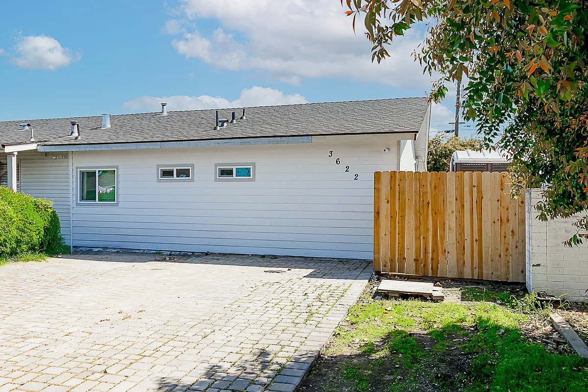 Building Photo - 3622 Jeffrey Dr