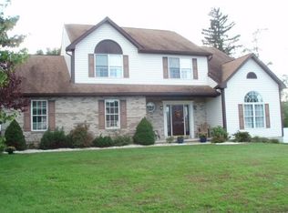 100 Timberline Dr, Douglassville, PA 19518