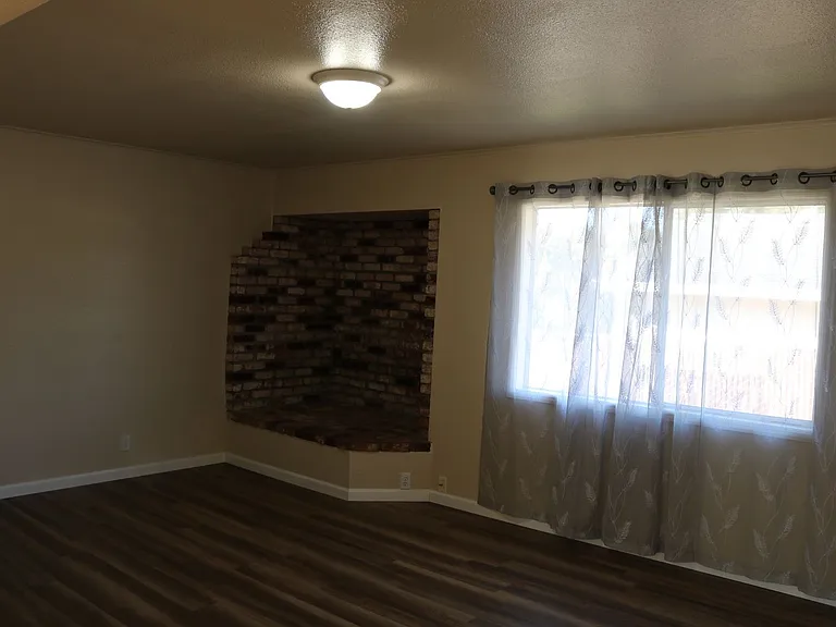 3588 Pine St — Photo 17
