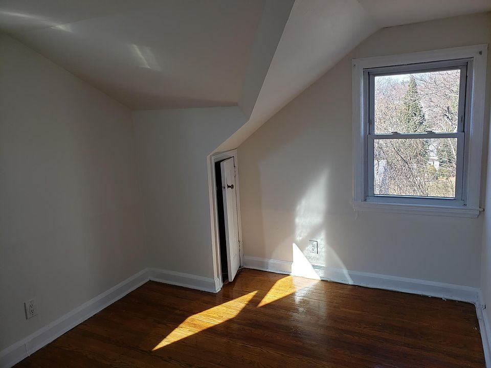 1st image of 212 Maple Ave #1