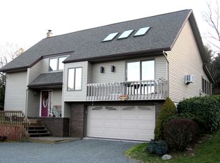 110 Paupack Heights Dr, Paupack, PA 18451