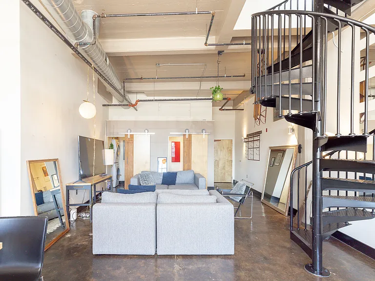 101 W Marshall St #44 — Photo 8