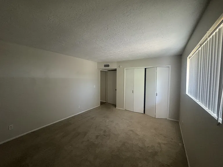 935 Country Club Dr — Photo 5