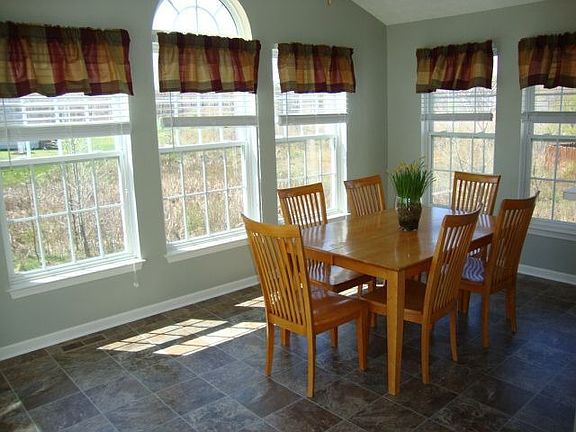 5th image of 7612 Meadow Brooke Way