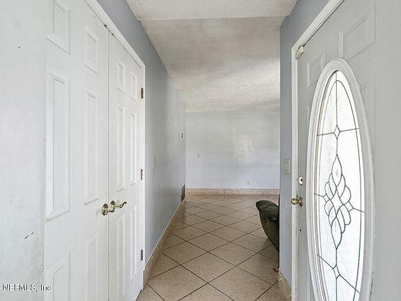 5th image of 8202 OLD ENGLISH Drive