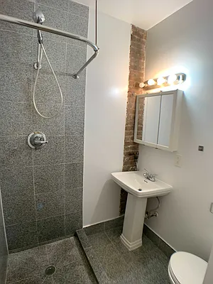 Rented by Cargon Realty | media 32