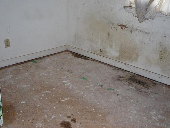 4th image of 1009 Vance St