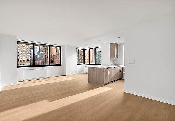 3rd image of 200 W 60th St APT 16G