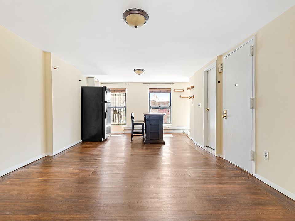 1st image of 108 Summit St Floor 3