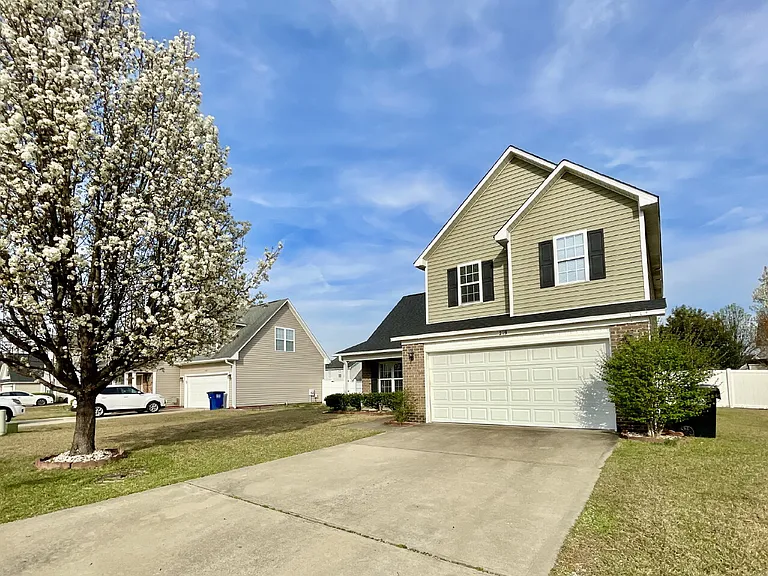 219 Bennington Dr — Photo 3