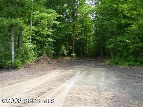 5th image of Shorewood Court NW