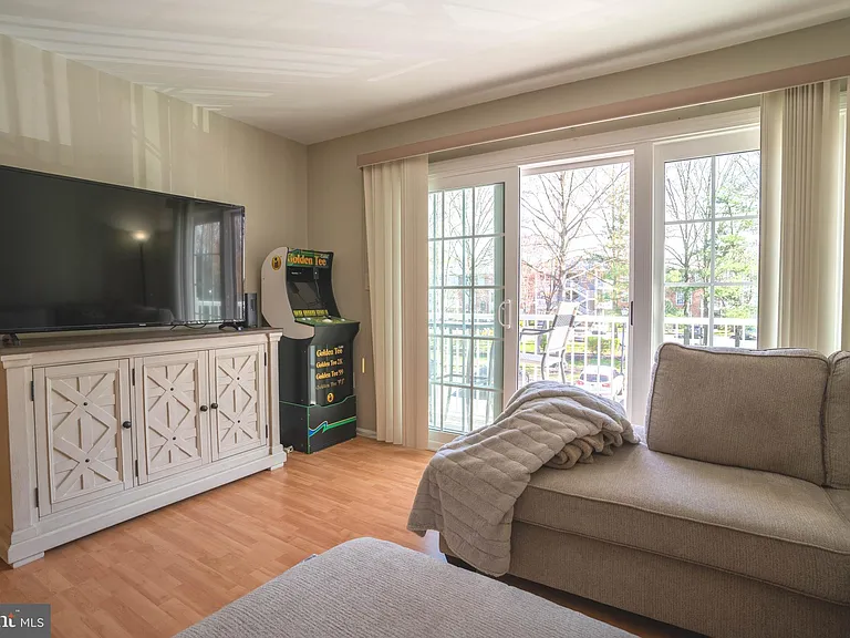 27 Chambord Ct — Photo 6