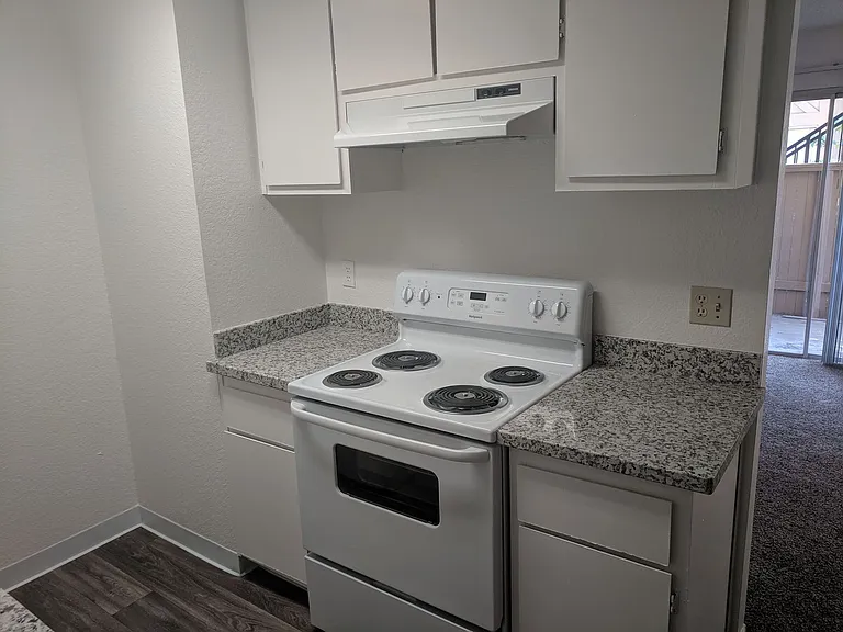 Garfield Court Apartments — Photo 6