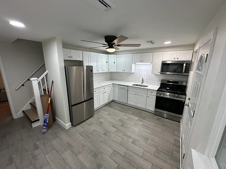4725 Shamrock Ave — Photo 16