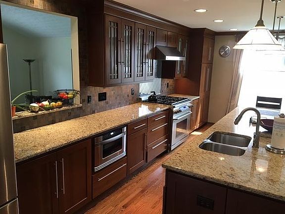 5th image of 822 Elgin Ct