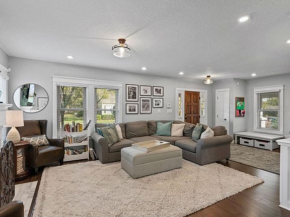 4th image of 700 Florida St
