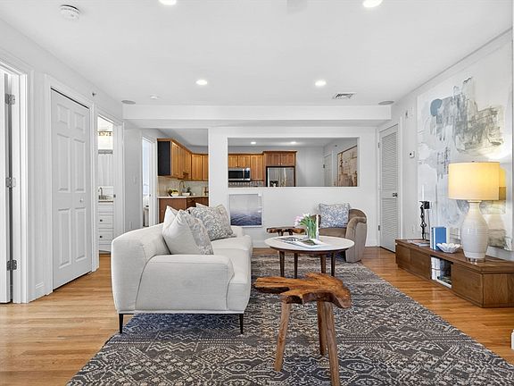 4th image of 204 Marion St #5