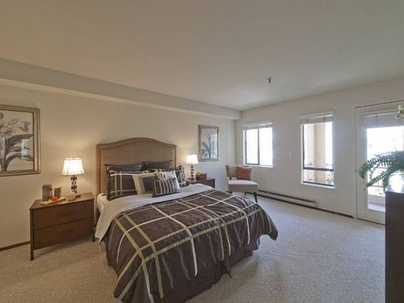5th image of 365 Forest Ave APT 4C