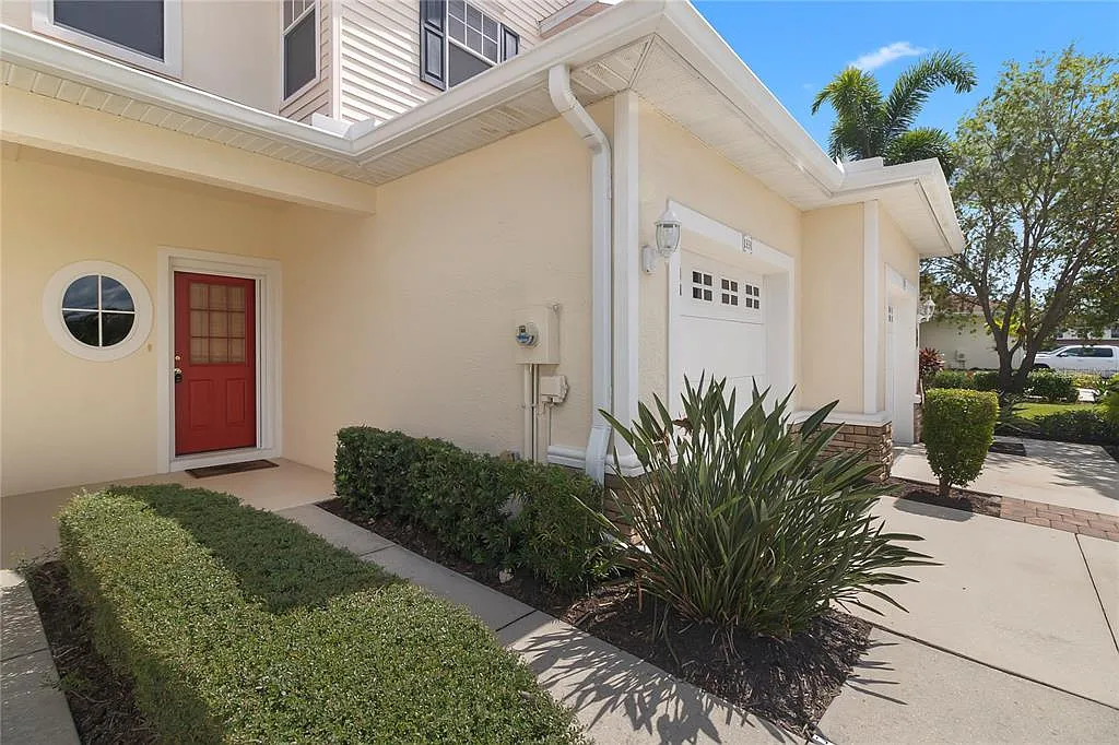 3 bed, 2.5 bath, 1446 sqft, $3,500 — Photo 2