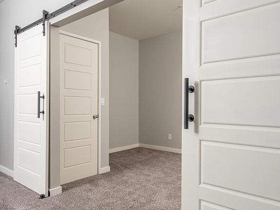 4th image of 2267 W Harmont Dr