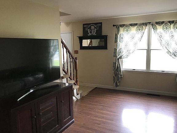 2nd image of 328 Saddlebrook Dr