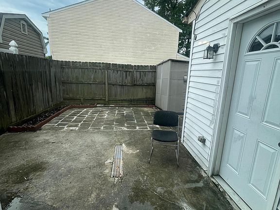 5th image of 694 Biltmore Dr