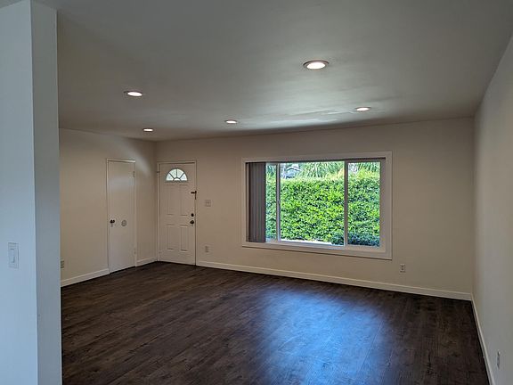 Living Room - Phone Calls ONLY please.