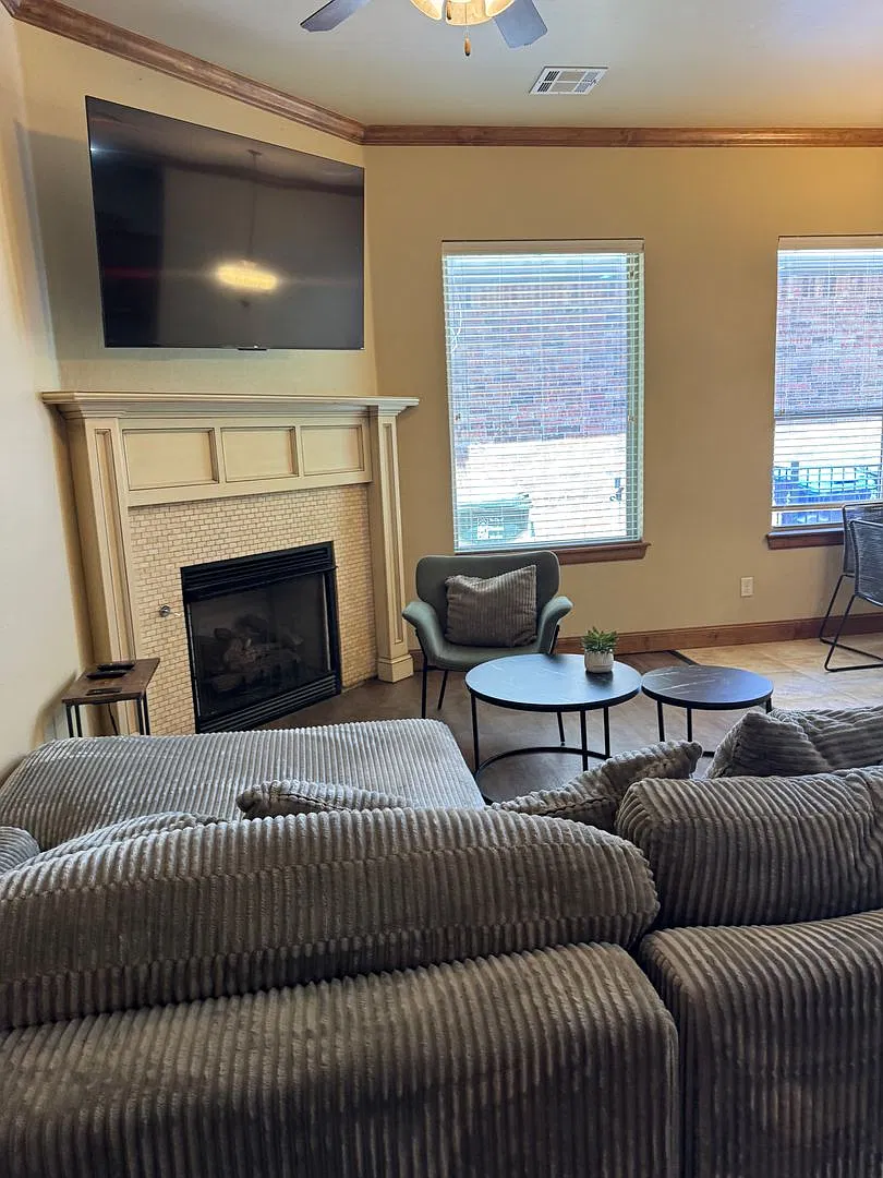 Two Bedroom, Two Bathroom w Study Home in NW Norman! — Photo 3